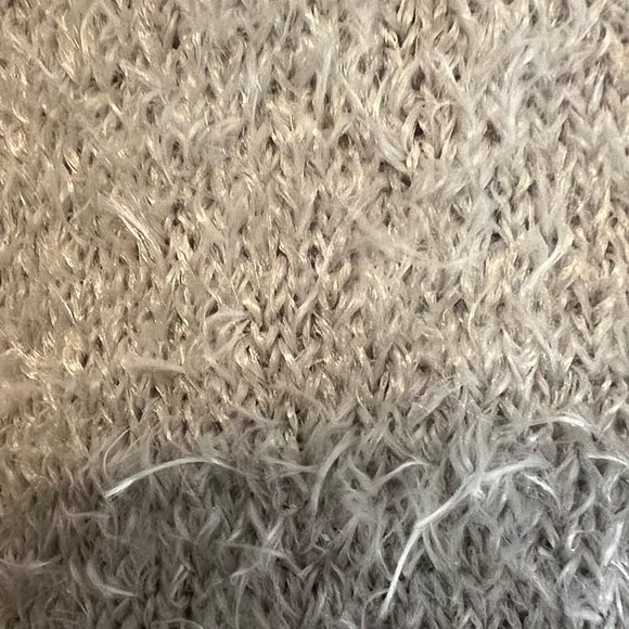 NWT C& C Women’s Short Sleeve Scoop Neck Fuzzy Light Gray Sweater size S - Picture 2 of 10